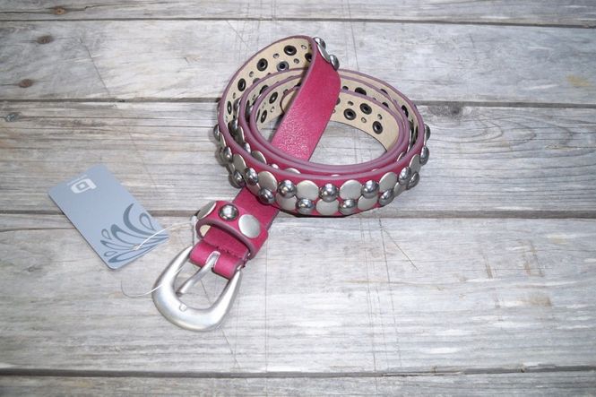 Huvudbild Bordeaux rött Läderbälte med nitar