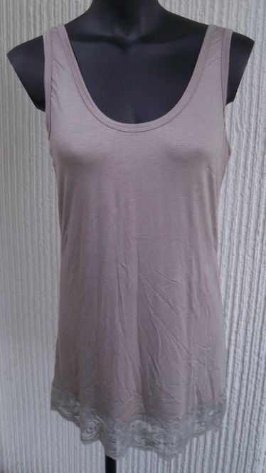 Huvudbild Långt linne med spetskant. Taupe