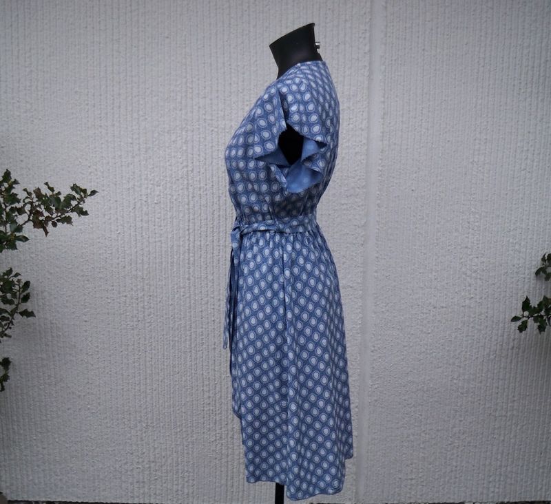 Mönstrad omlottklänning Jeansblå