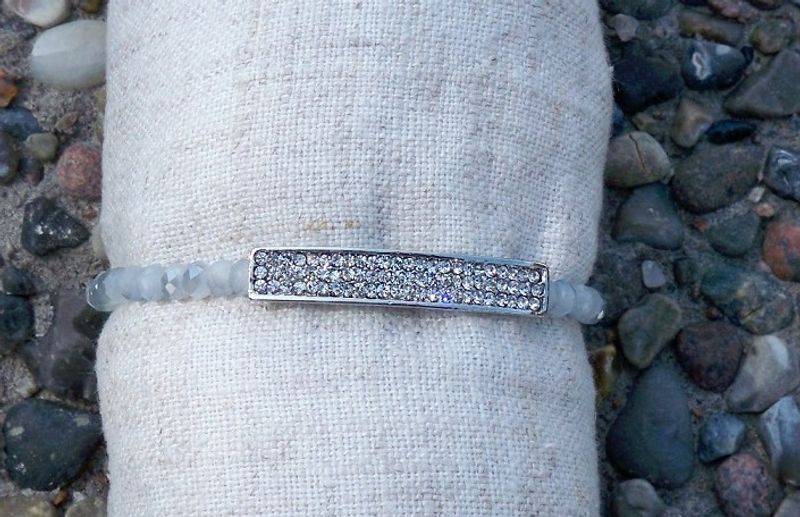 Elastiskt Armband Facettslipade Stenar Ljusgrå