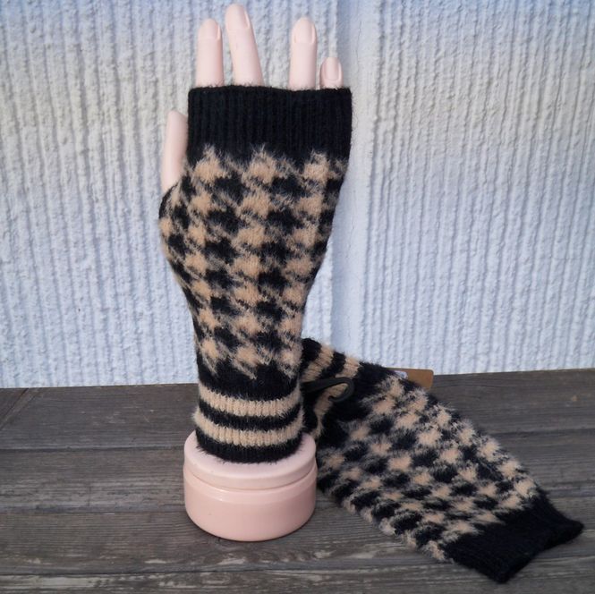 Huvudbild Svarta Kamelbeige Hundtandsmönstrade Torgvantar ...