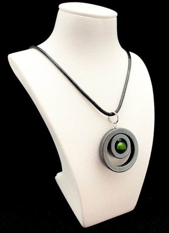 Halsband Hematit Med Grön Pärla Cornelia Magnani Smyckesdesign