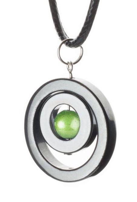 Huvudbild Halsband Hematit Med Grön Pärla Cornelia Magnani ...