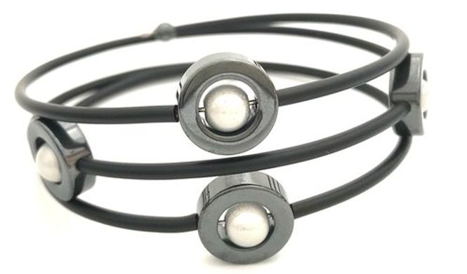 Huvudbild Gummiarmband Donna Hematit Vit. Magnani ...