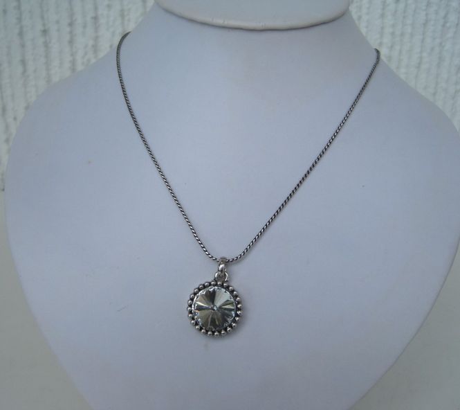 Huvudbild Kort Halsband Vit Rundel