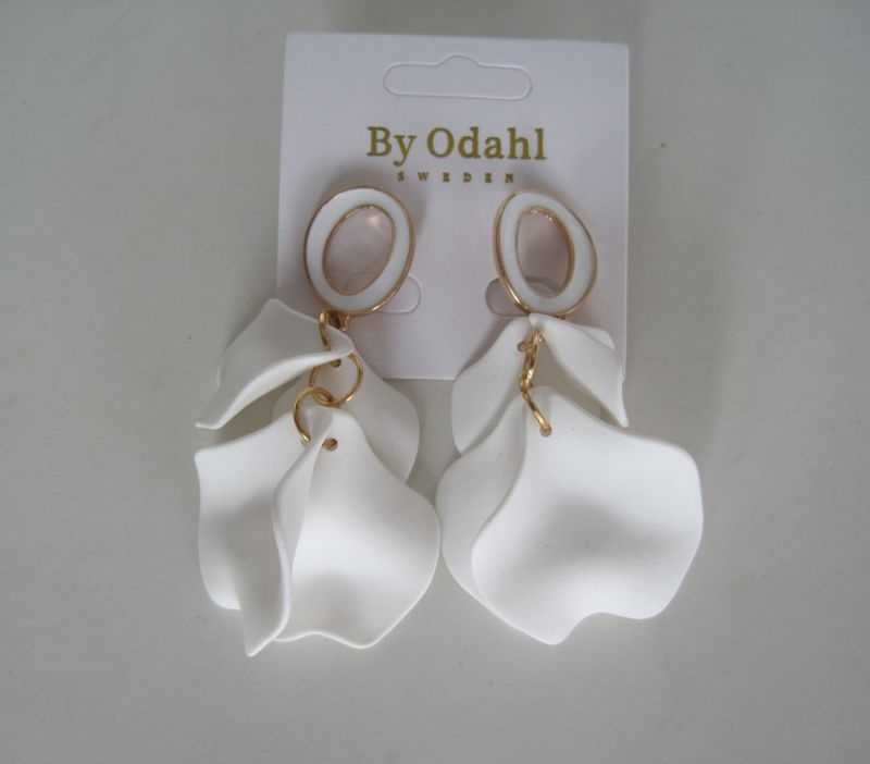 By Odahl Örhängen Vita Löv