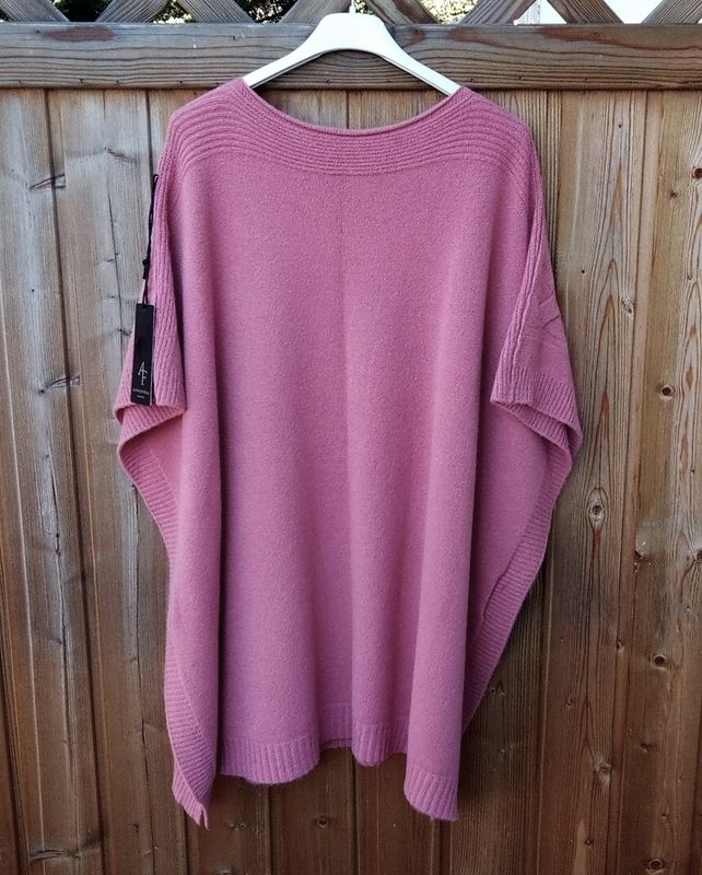 Rosa stickad poncho