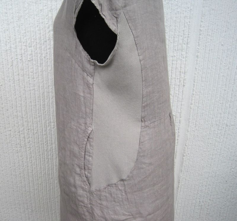 Taupe gråbrun linneklänning med holkärm Puro Lino