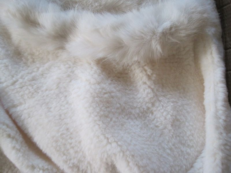 Cremevit Poncho Med Pälskrage
