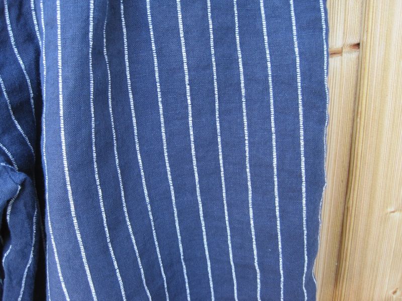 Knälånga Randiga Linneshorts Marinblå Vita