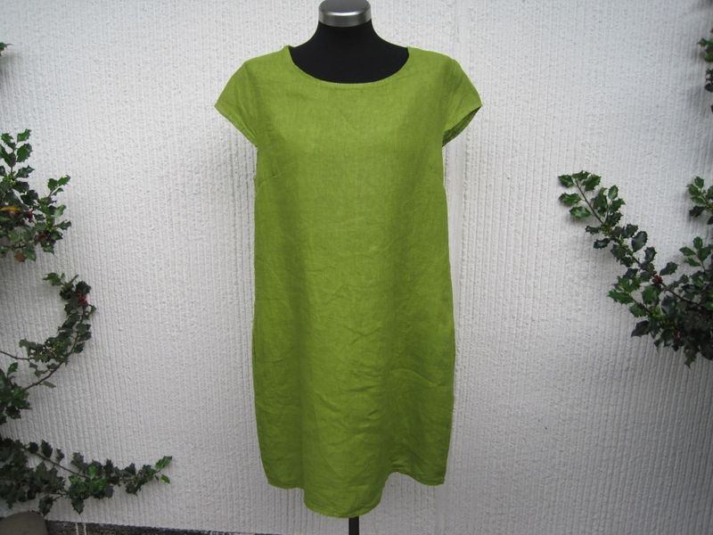 Anisgrön Linneklänning med holkärm. Puro Lino