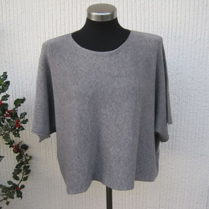 Huvudbild Grå Kort Ponchotröja Med Halvlång Ärm