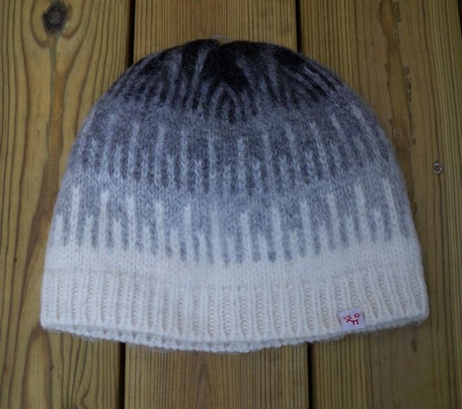 Huvudbild Grå natur Mössa Kaarina Shetlandsull Börjesson ...