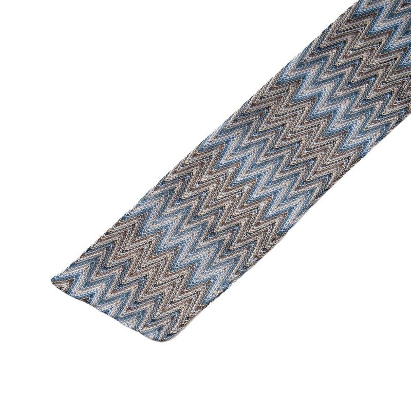 Stickad blå beige tunn scarf med zigzag mönster