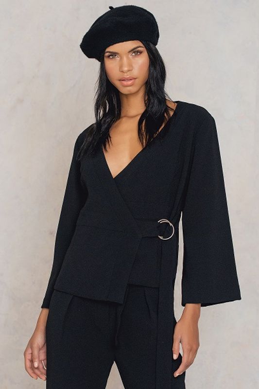 Svart jacka med skärp. Rut & Circle