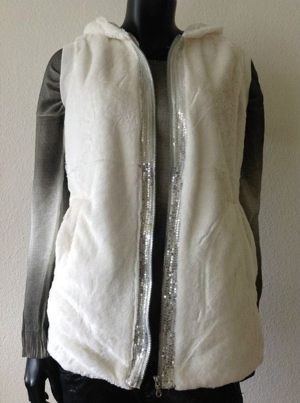 Vit pälsväst med dragkedja